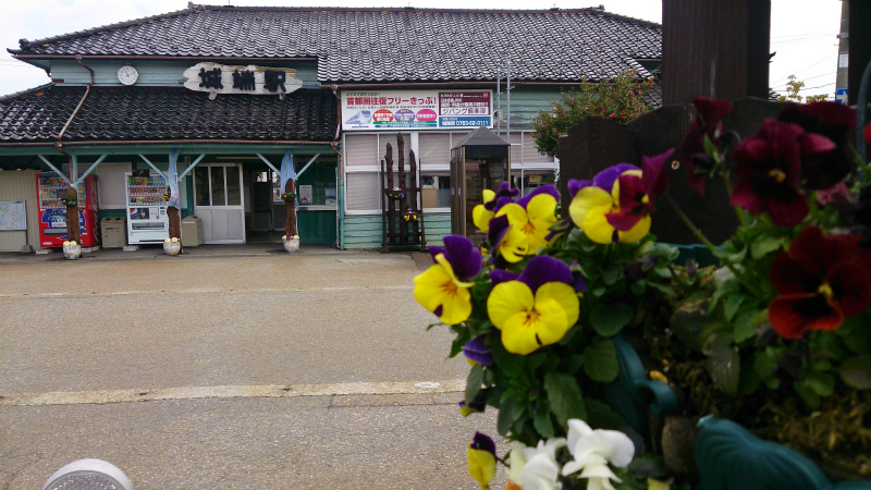 城端駅前花飾り