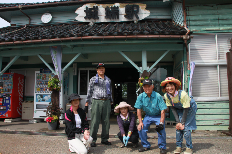 城端駅前花飾り２０１５夏bar.♪