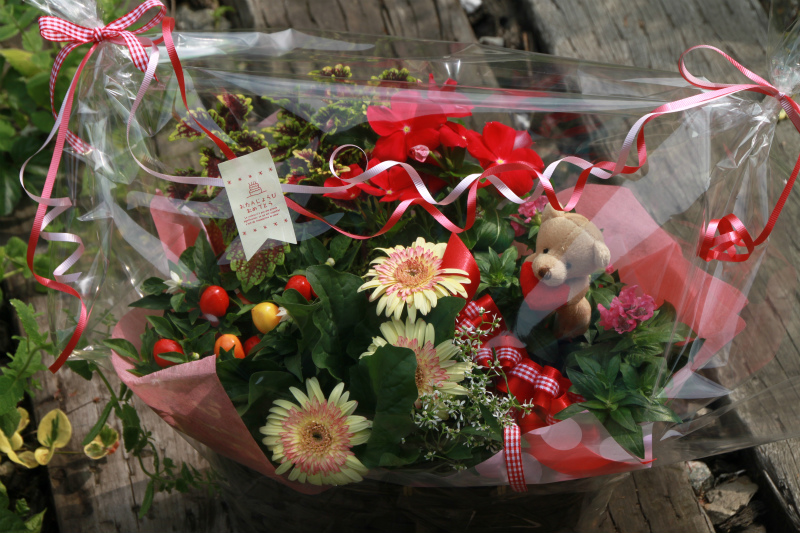 お誕生日にフラワーンダフルバスケット