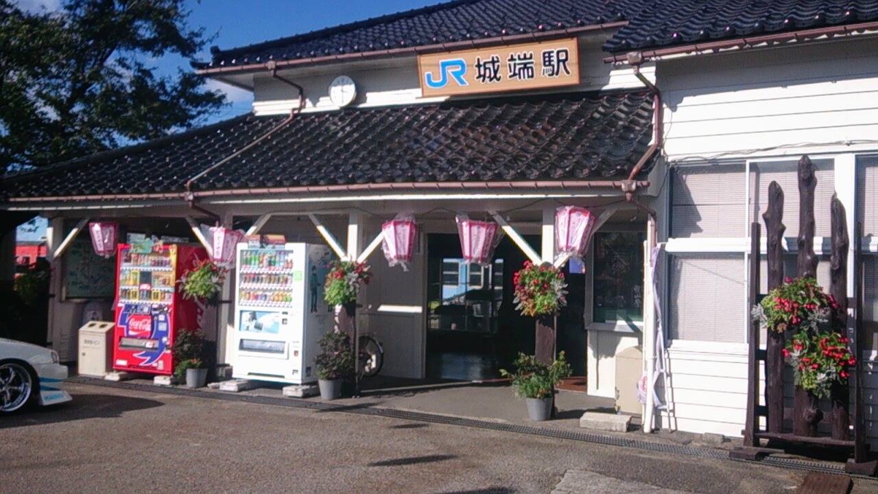 城端駅前花飾り再設置かんりょ☆
