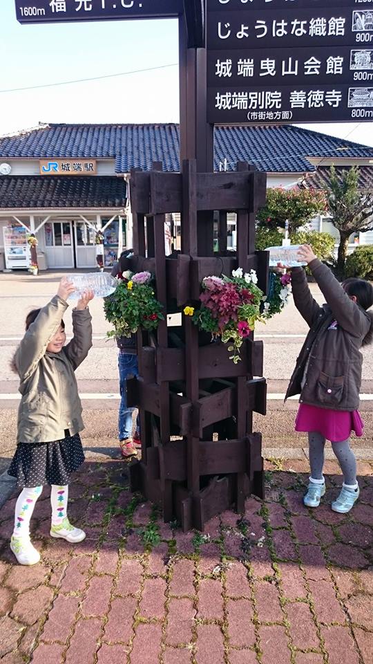 今年初駅前水やりボランティア☆