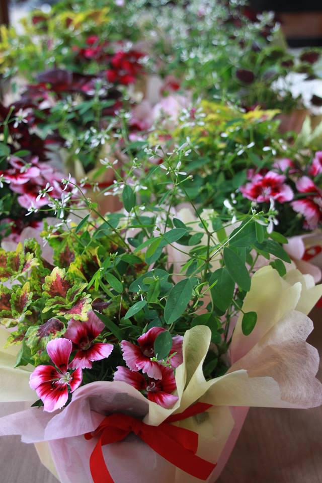 お寺コンサートのテーブル装飾花