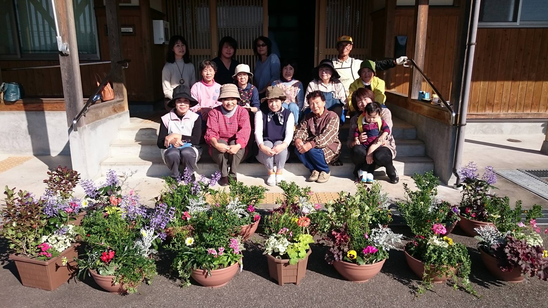 今年も文化祭に向けて寄せ植え教室♪