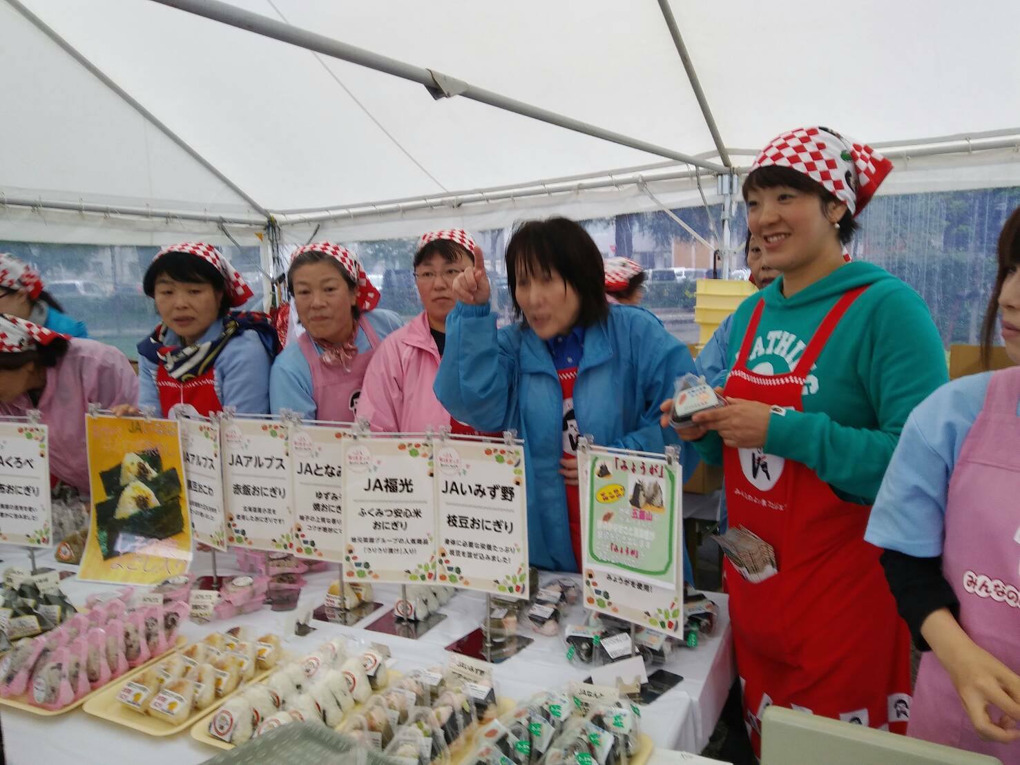 JA女性まつり！！悪天候の中おにぎり完売☆