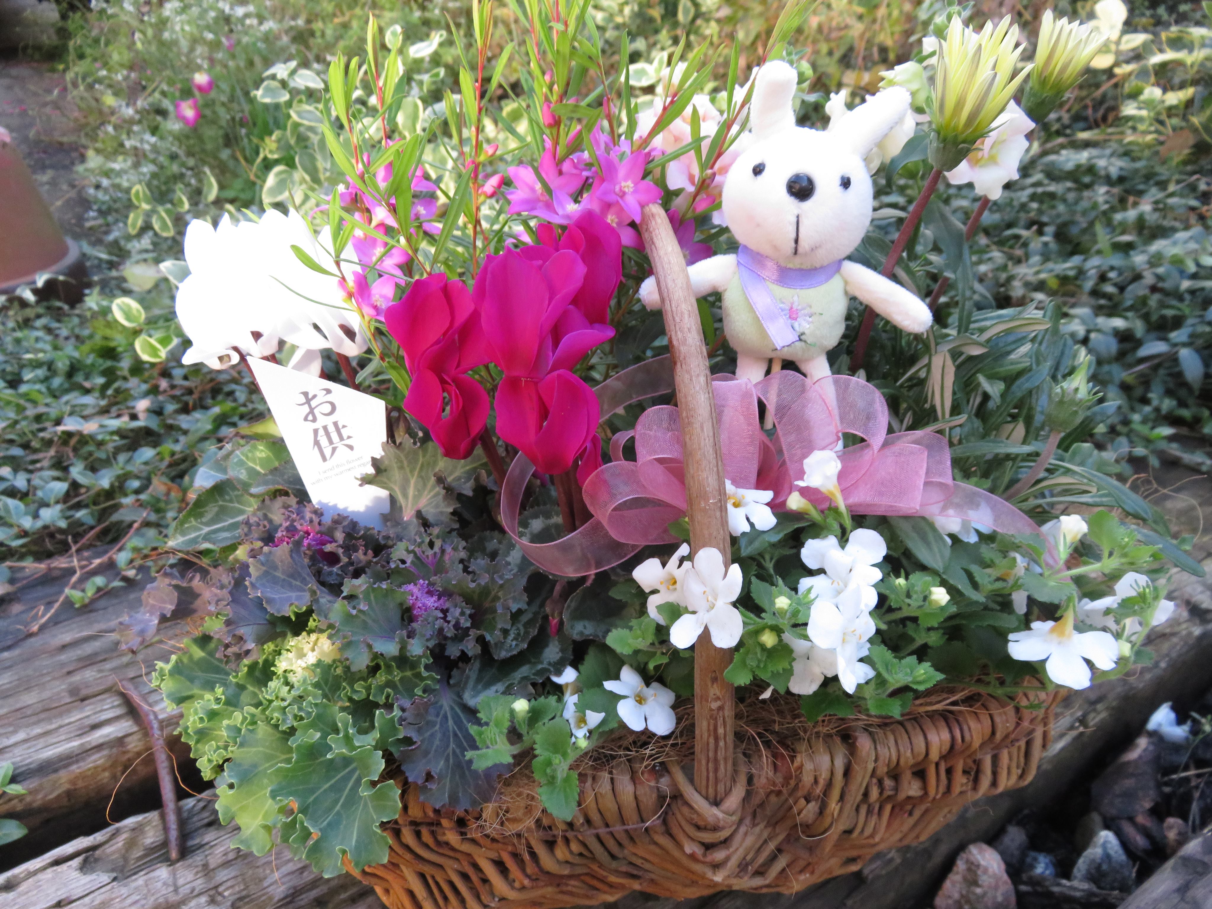 弔いの気持ちでお花を