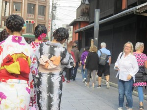 44653747_1919870358091021_820015239419396096_n