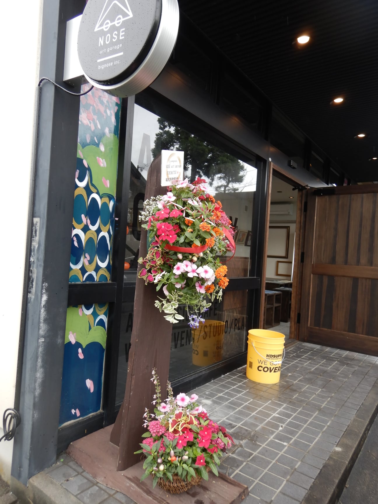 お祝いのお花をお届けに