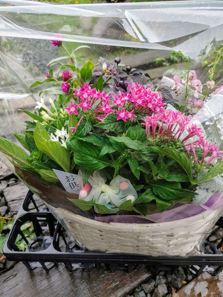 お供えのフラワーンダフルバスケット🌸