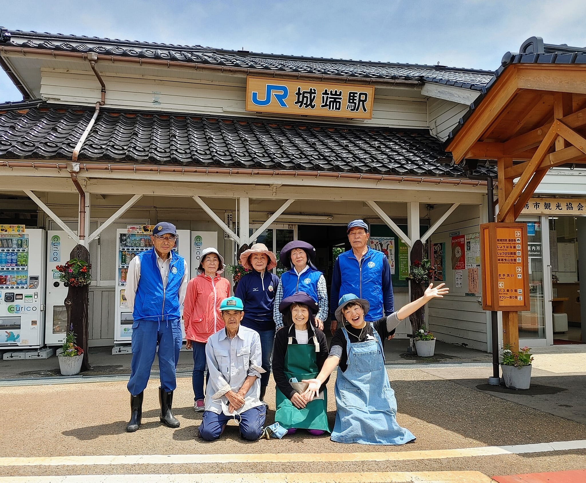 城端駅前花飾り2022夏var.完成