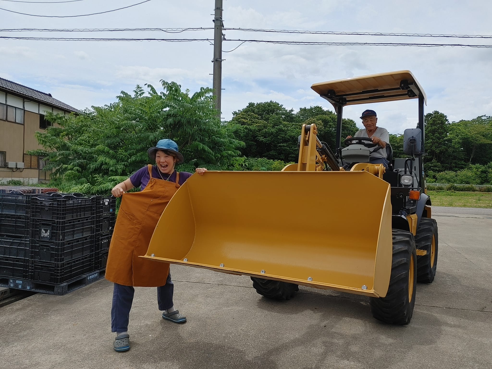 キャタピラーカラーのエプロン