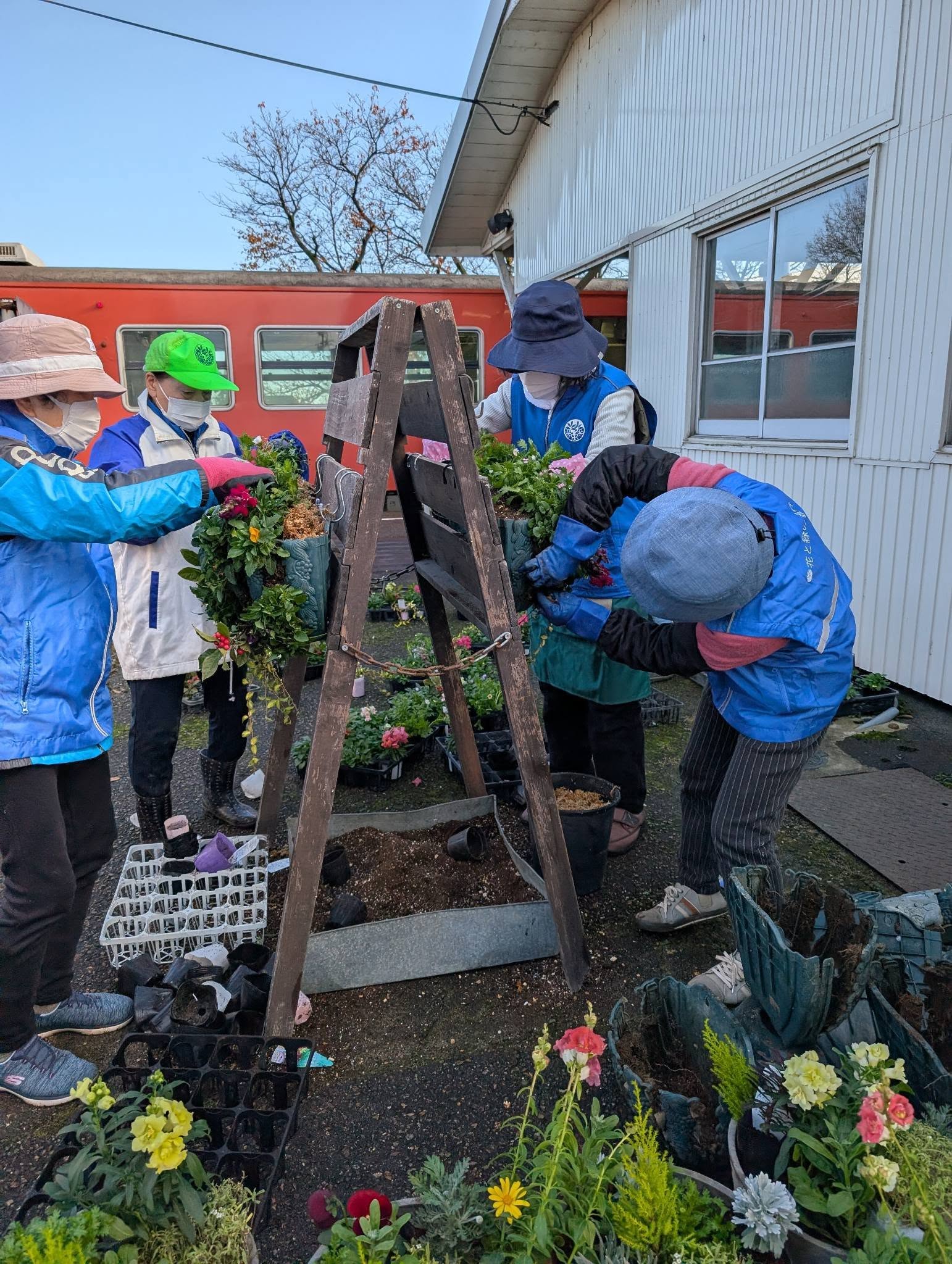 城端駅前花飾り2025秋❀