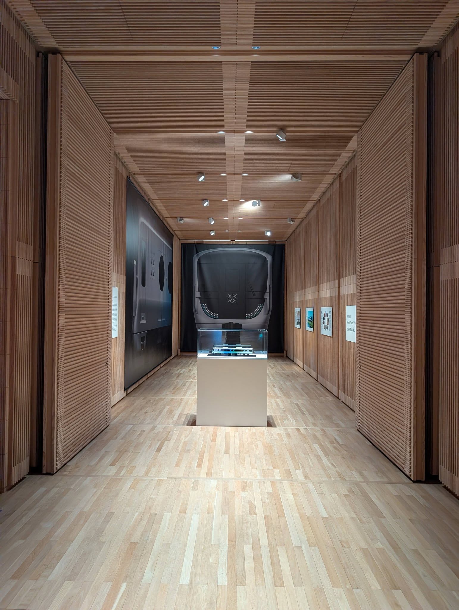 城端線氷見線新型モデル展示