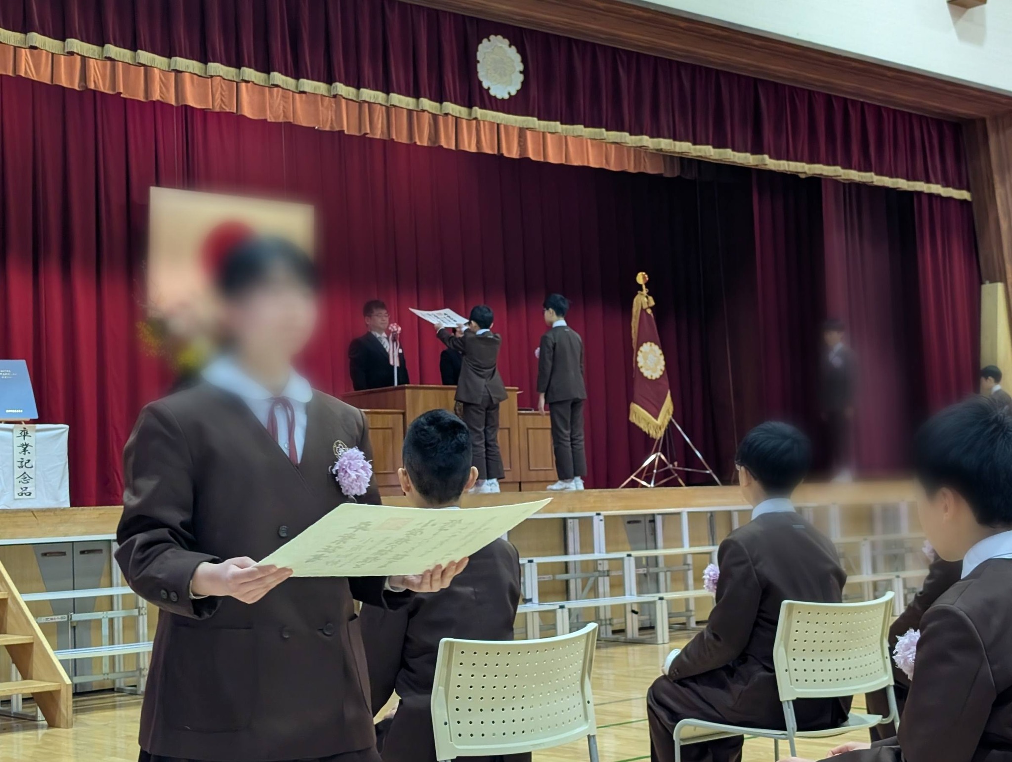 城端小学校の卒業式に